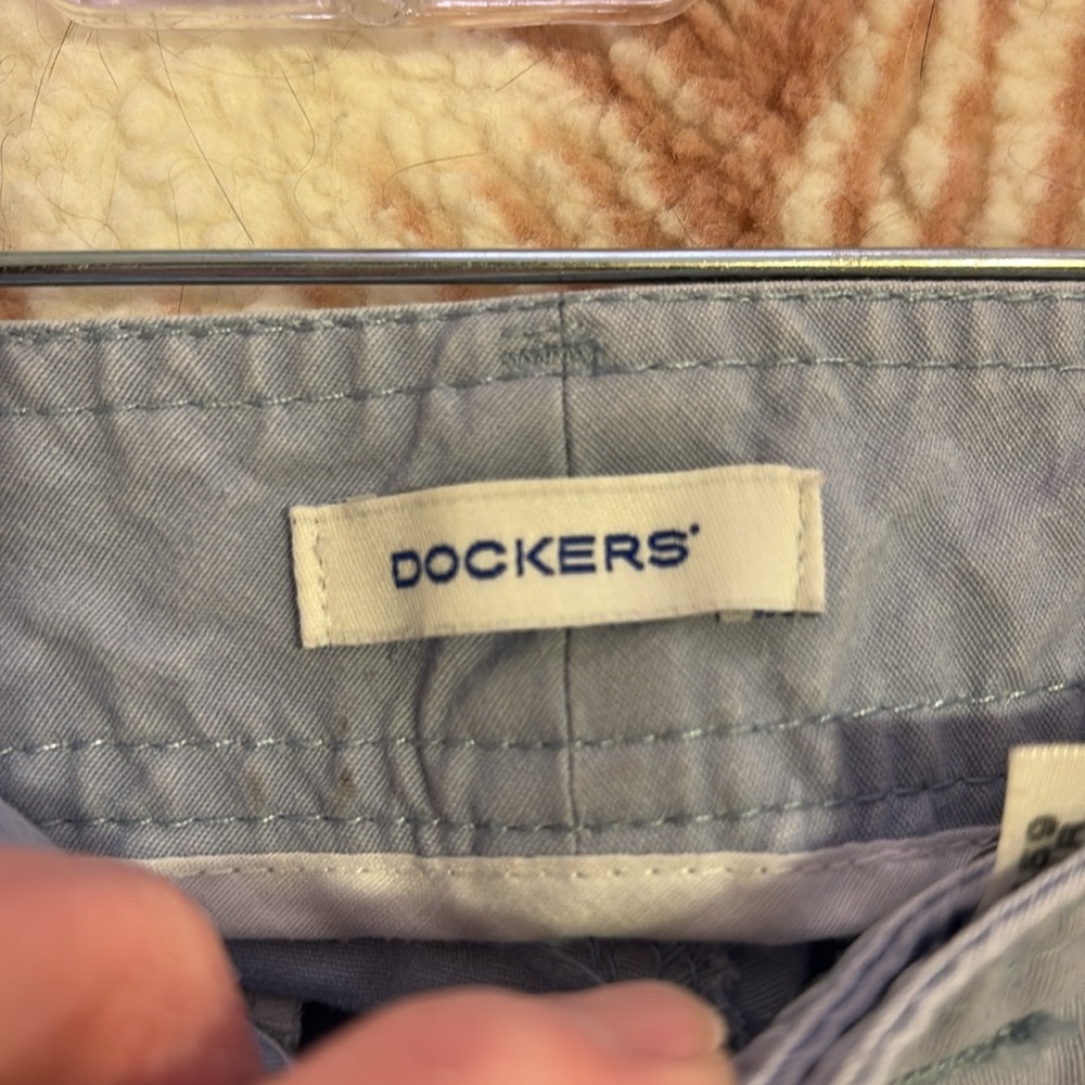 Dockers Light Blue Cargo Capri Pants. Size 12 - Picture 7 of 9